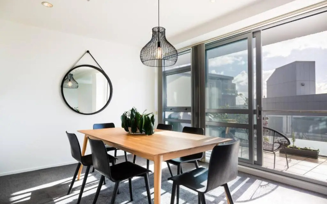 Stunning Three Bedroom Home Near Sky Tower