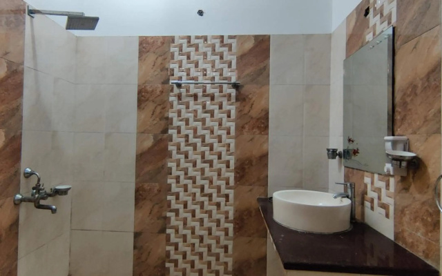 EARTH 3BHK By Wabi Sabi Stays