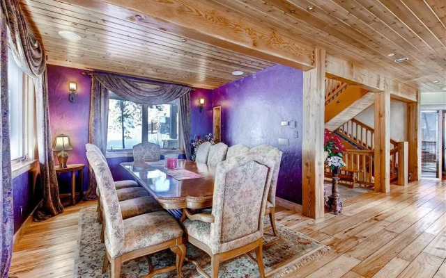 Three Peaks Mountain Lodge