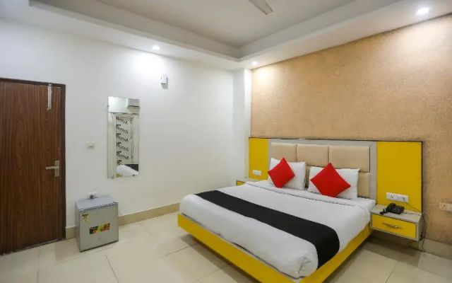 Capital O 64120 Hotel Noida Suites