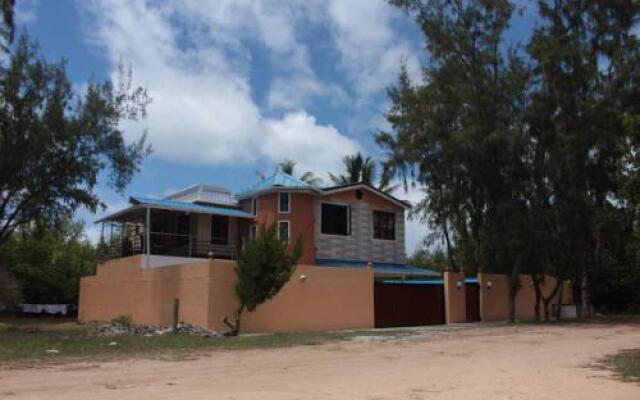 Gravier beach house Guest House (Rodrigues Island) - Deals, Photos