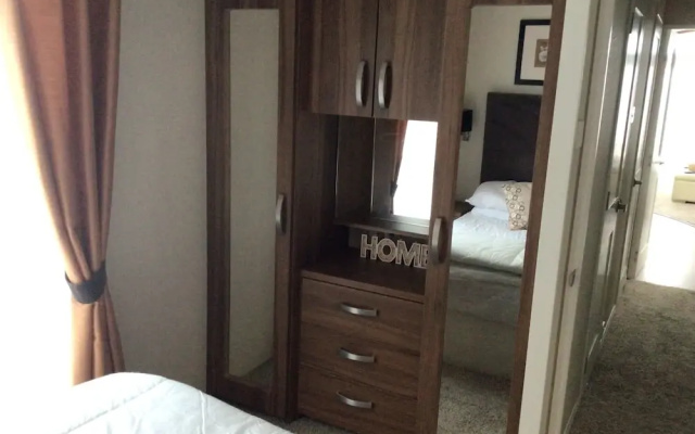 Haven Caravan Sleeps 6 Pet Friendly