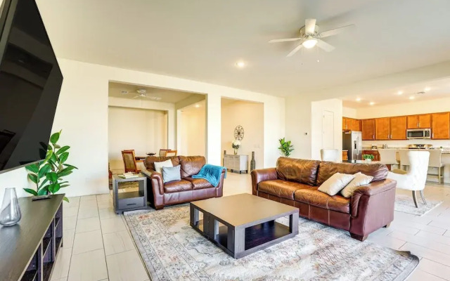 Modern Glendale Getaway ~ 3 Mi To Stadium!