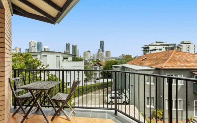 Charming 2-bed Apartment With City Views