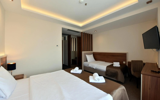 Hotel Lazaro