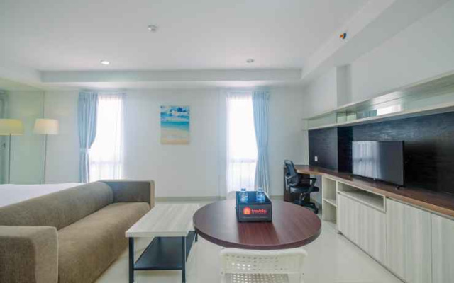 Elegant Studio Apartment at Azalea Suites Cikarang By Travelio