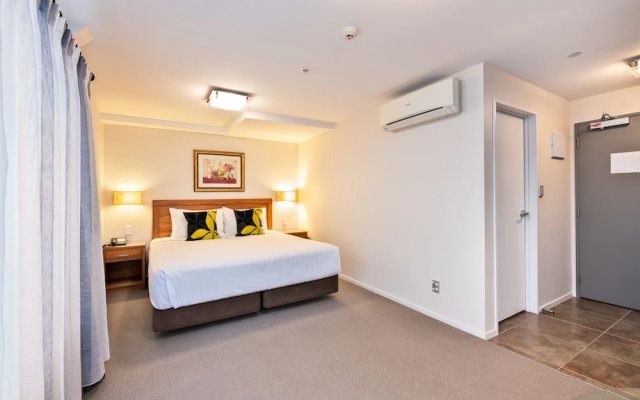 Quality Suites Alexander Inn