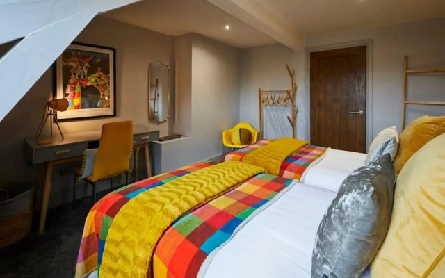 Host Stay Ochre Yellow