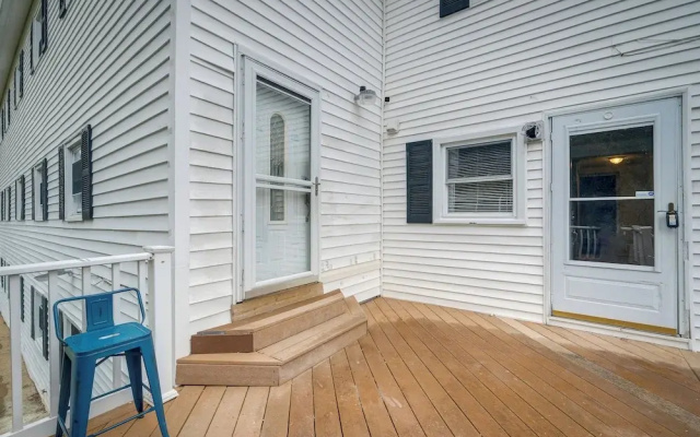 Spacious Triangle Townhome - Near Hiking & Golf!