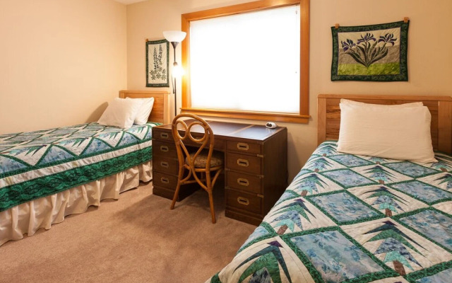 Columbia West 3 Bedroom Condo by RedAwning