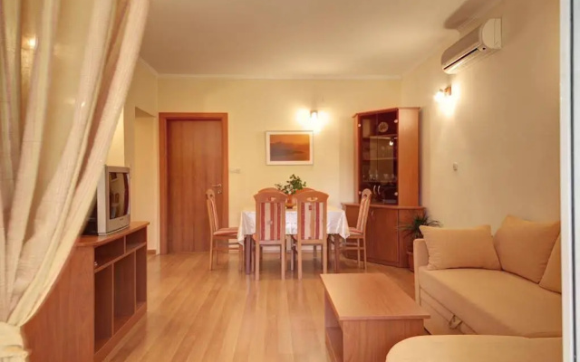 Apartment Leona