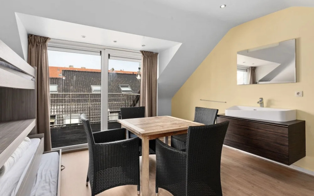 Beautiful Duplex Near Shopping Street