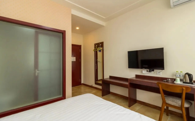Home Inn Rui Bai Yun Hotel (Qingdao West Coast Qingdao West Railway Station Branch)