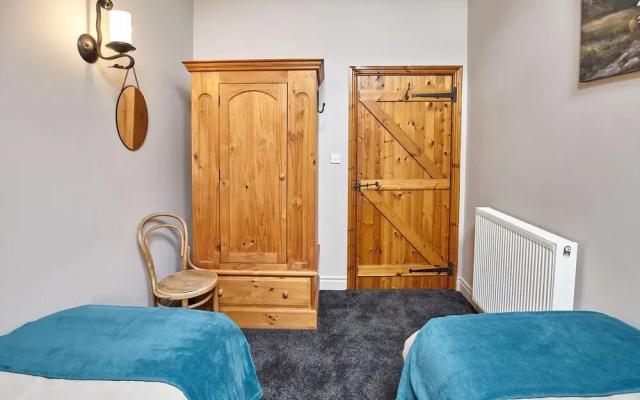 Host Stay The Byre