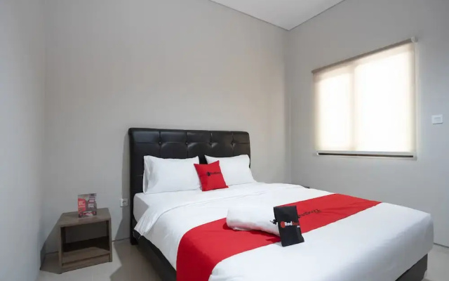 RedDoorz Plus near JIEXPO Kemayoran