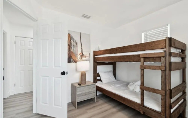 Stylish Treasure Island Getaway - 117 127th Ave E Unit 8