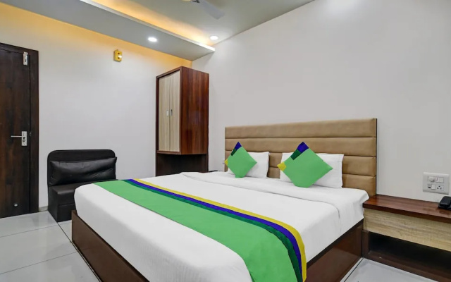 Itsy Hotels Usha Utsav