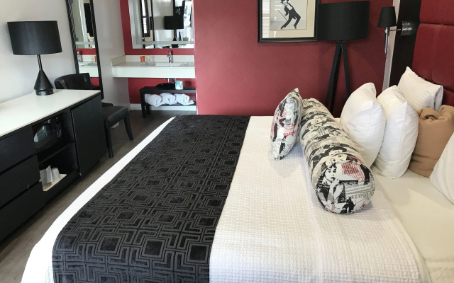 Legend Hotel Hollywood