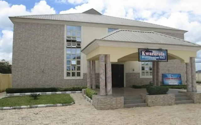 Elim Top Suites