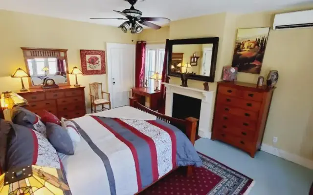 The Lark & Loon Inn