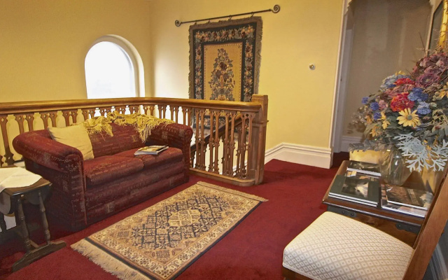 Bard House BB