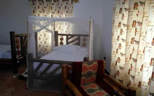Queen Elizabeth Park View Tourist Lodge