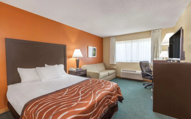 Baymont Inn & Suites Midland