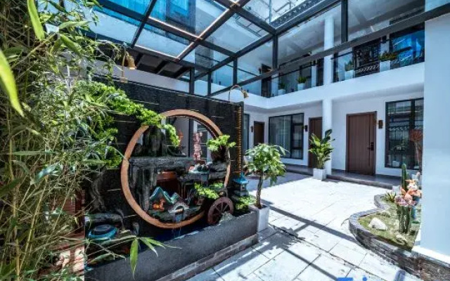Yunbo Light Luxury Homestay (Dali Ancient City South Gate Branch)