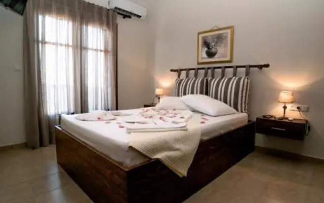 Stelios Apartments