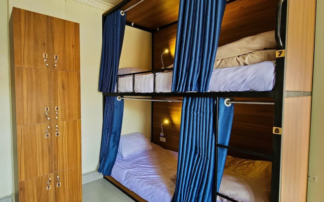 Frontier Hostel & Tours