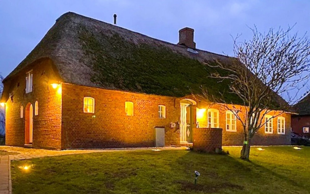 Stunning Home in Dagebüll/fahretoft With 2 Bedrooms and Wifi
