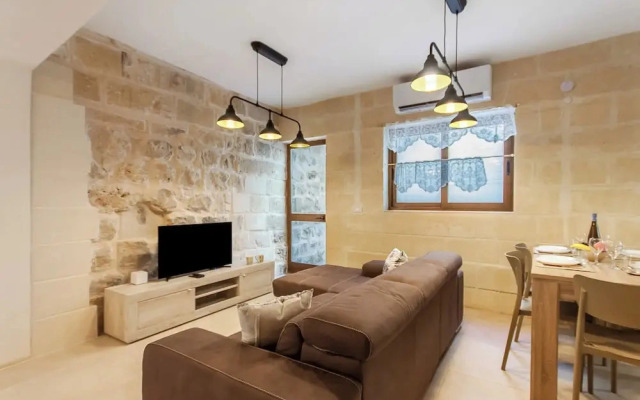 Nadurin, Gozitan Villa 7 Bedr. & 2 Pools