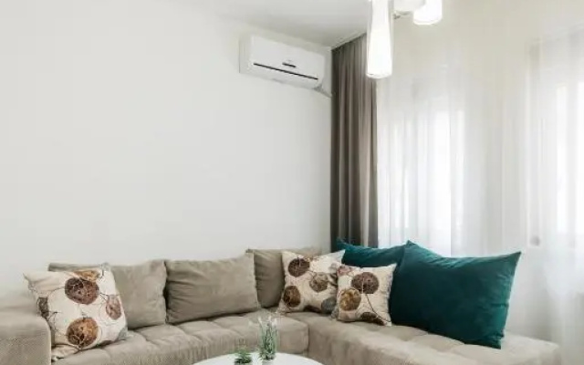 Silver Apartment
