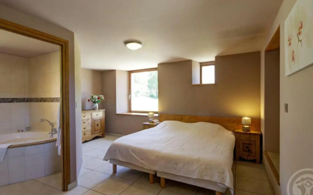 Gîte Croizet-sur-Gand, 7 pièces, 12 personnes - FR-1-496-25