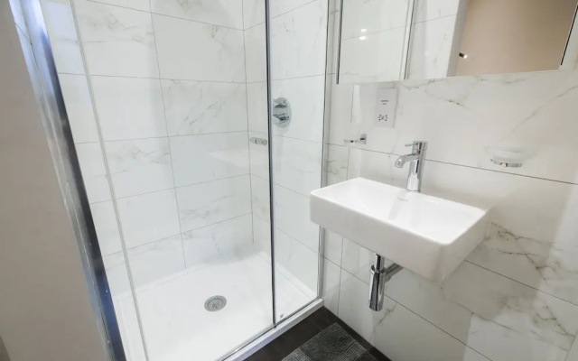 Elegant 2 bed Flat Close to Kensington Gardens!