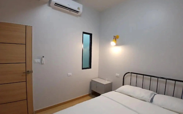 Yoosabai Hostel And Guesthouse