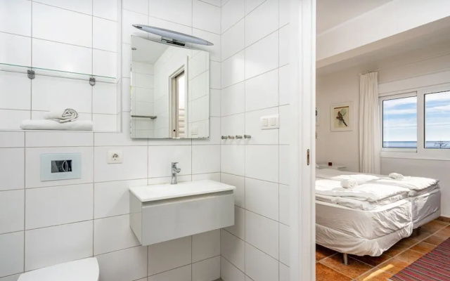 Lovely Beachfront Apartment with Sunny Balcony Ref 35