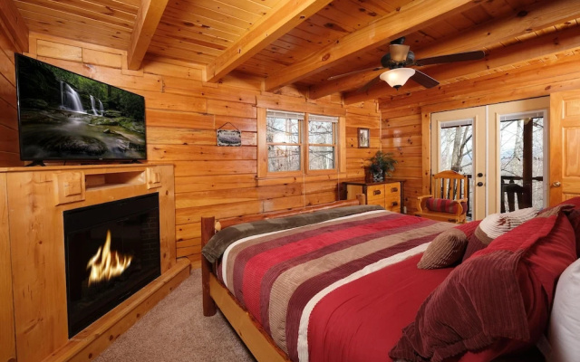 Smoky Treehouse Lodge #614