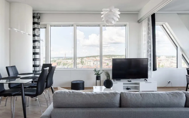 Stunning Views 2BR Apt with Sauna & Best Location