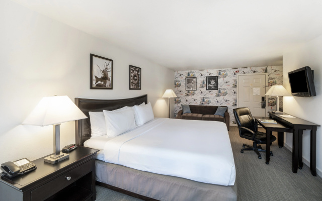 The Grove West Seattle Inn