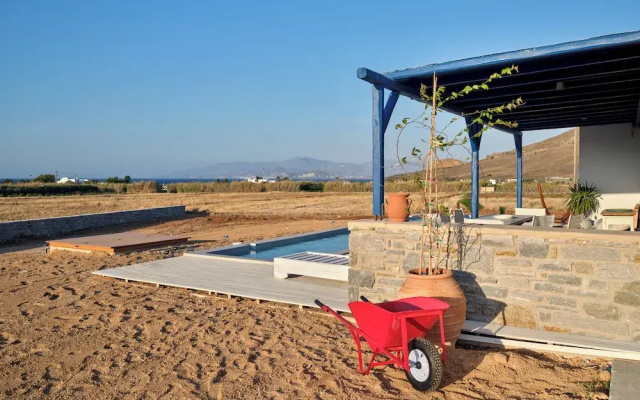2 Bed Villa - Sleeps 6 - Pets - Pool - Parking