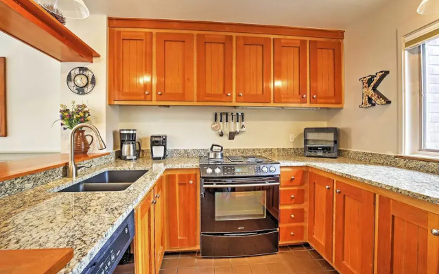 Hot Tub & Grilling Area: Keystone Townhome!