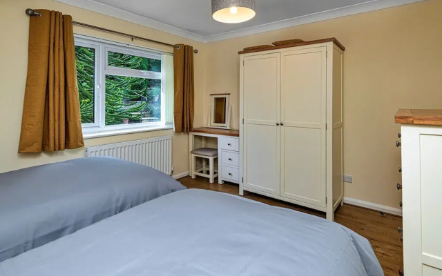 Bungalow in Dyserth With Hot Tub & Waterfall