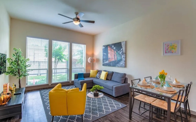 Beautiful & Modern Memorial Home - Near Everything