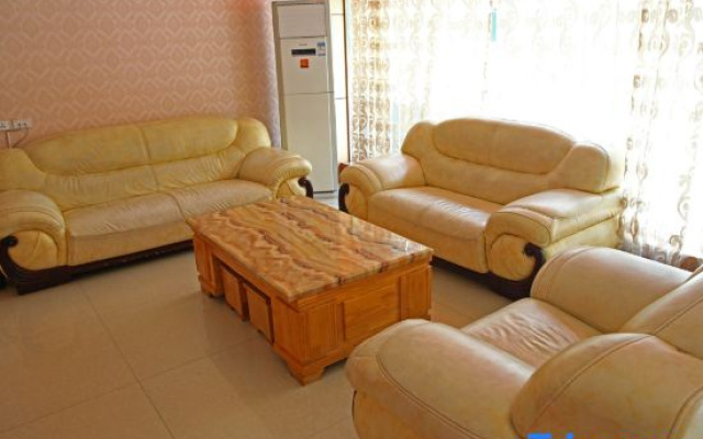 Liucheng Hongyuan Business Hotel