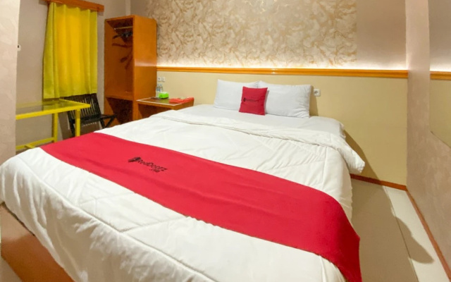 RedDoorz @ The Canal Homestay Probolinggo