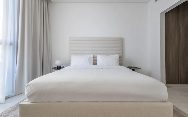 SuperHost - Serene 1BR in District One With Artificial Beach