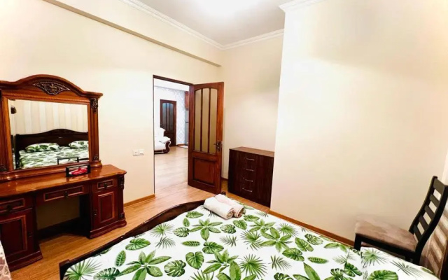New Luxury 2 Bedroom + Balcony By Republic Square