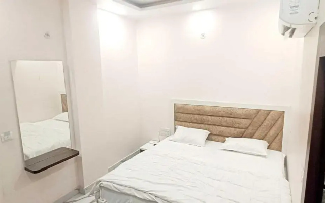 OYO 701490 Hotel Sharma Ji Inn
