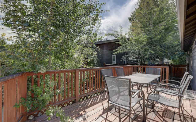 Huckleberry  3 Bedroom Home by RedAwning